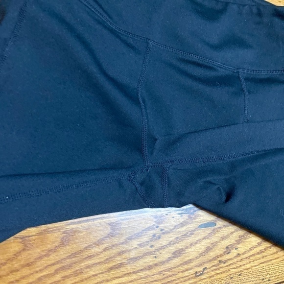 Fabletics Mid Waisted Black Mesh Panel Side Pockets Capri Size S. - Picture 9 of 10